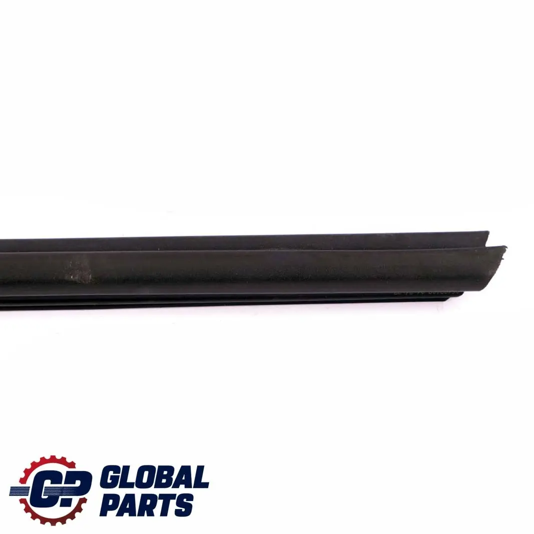 Puerta Delantera Ventana Tira De Sellado Izquierda Derecha para Mercedes ML W164 con número de pieza A1647250965 Mercedes ML W164 Puerta Delantera Ventana Tira De Sellado Izquierda Derecha - SKU A1647250965 - Número de pieza A1647250965