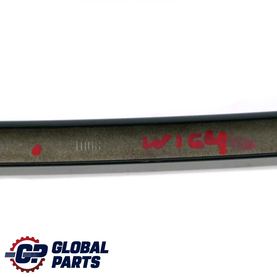 Mercedes W164 Puerta Trasera Izquierda N / S Ventana Staybar Guía Barra División - SKU A1647300119 - Número de pieza A1647300119
