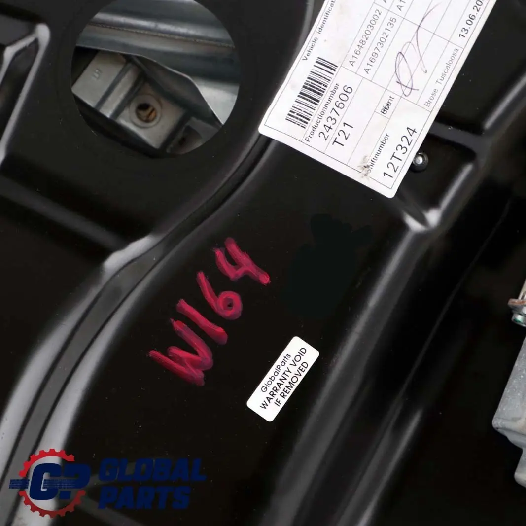 Mocowanie Podnośnika Szyby Lewy Tył do Mercedes ML W164 o numerze A1647303079 Mercedes ML W164 Mocowanie Podnośnika Szyby Lewy Tył - SKU A1647303079 - Numer Części A1647303079