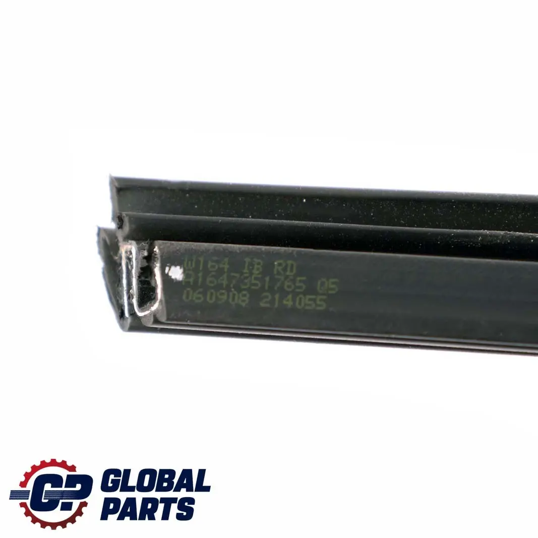 Guarnizione Guida Lunoto Posteriore Sinistra Destra per Mercedes ML W164 con numero di parte A1647351765 Mercedes ML W164 Guarnizione Guida Lunoto Posteriore Sinistra Destra - SKU A1647351765 - Numero di parte A1647351765