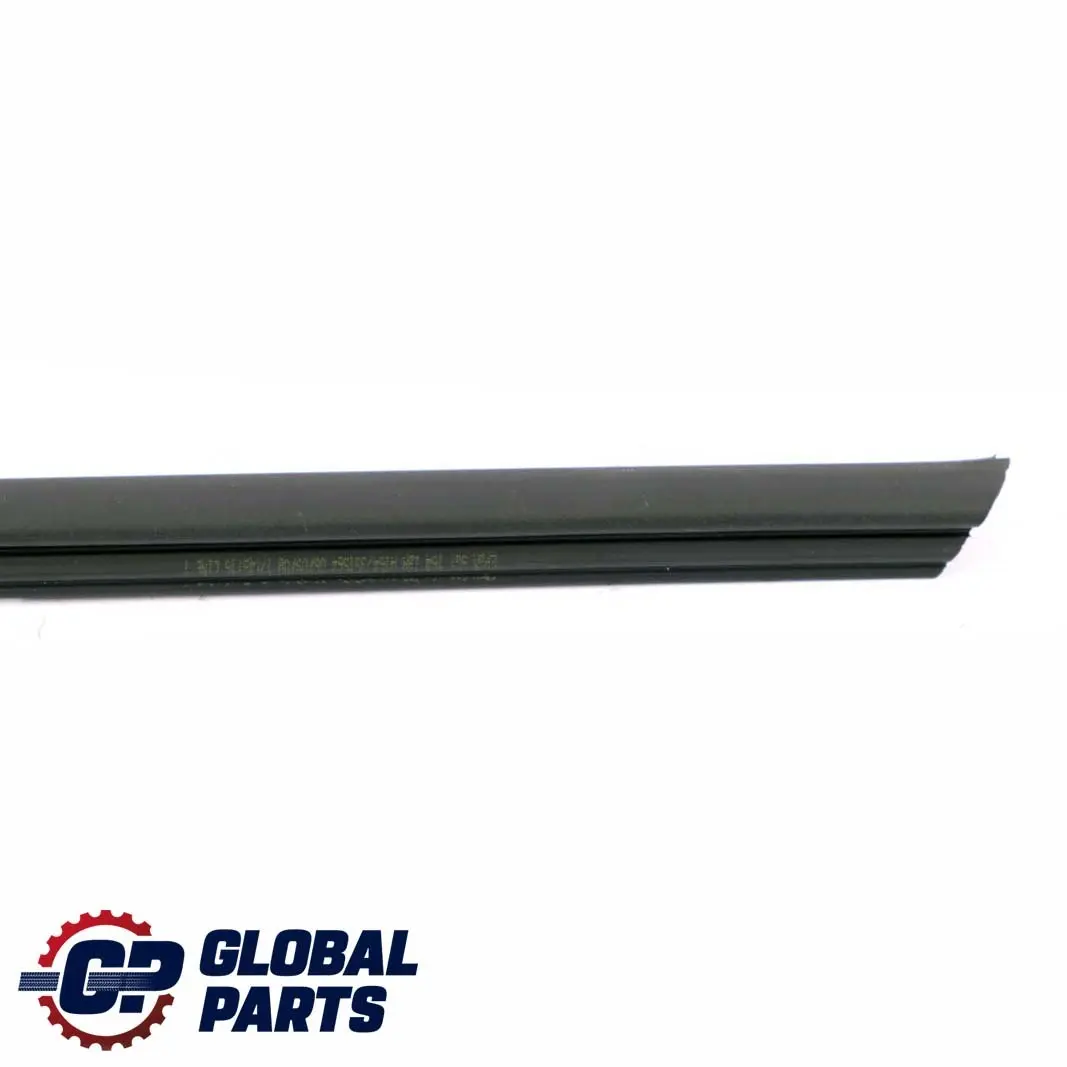 Guarnizione Guida Lunoto Posteriore Sinistra Destra per Mercedes ML W164 con numero di parte A1647351765 Mercedes ML W164 Guarnizione Guida Lunoto Posteriore Sinistra Destra - SKU A1647351765 - Numero di parte A1647351765