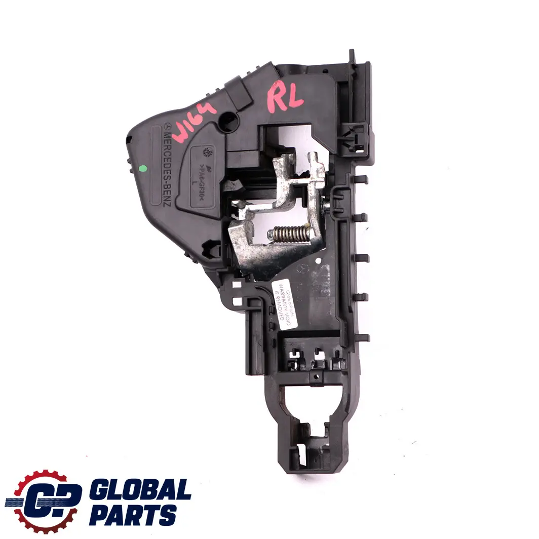 Mercedes W164 Base de support de poignée de porte arrière gauche - SKU A1647600334 - Numéro de pièce A1647600334