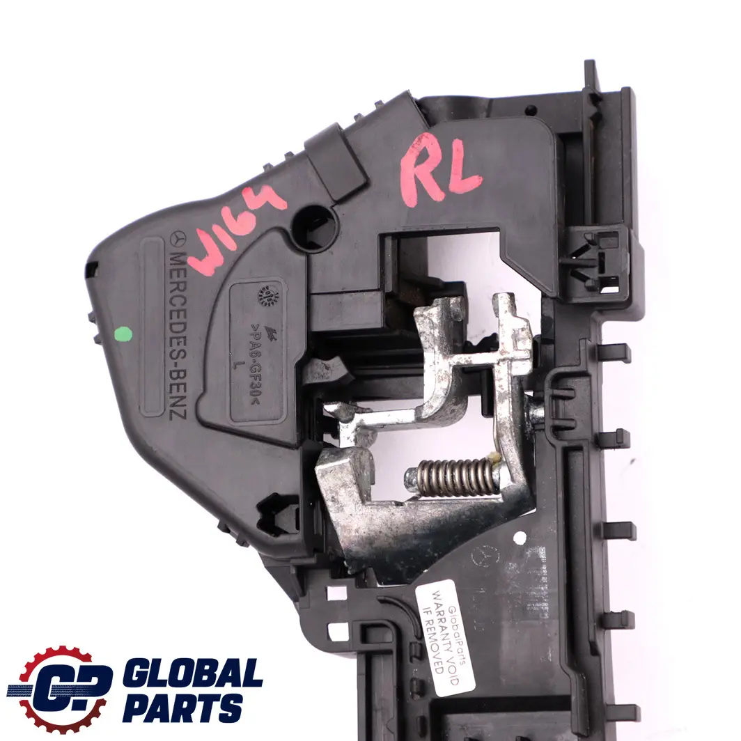 Mercedes W164 Base de support de poignée de porte arrière gauche - SKU A1647600334 - Numéro de pièce A1647600334