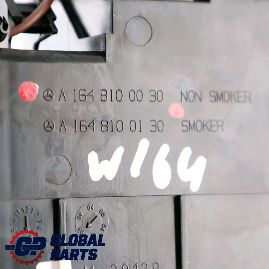 Cendrier Tableau De Bord Console Non Fumeur pour Mercedes ML W164 à propos du numéro de pièce A1648100030 Mercedes ML W164 Cendrier Tableau De Bord Console Non Fumeur - SKU A1648100030 - Numéro de pièce A1648100030