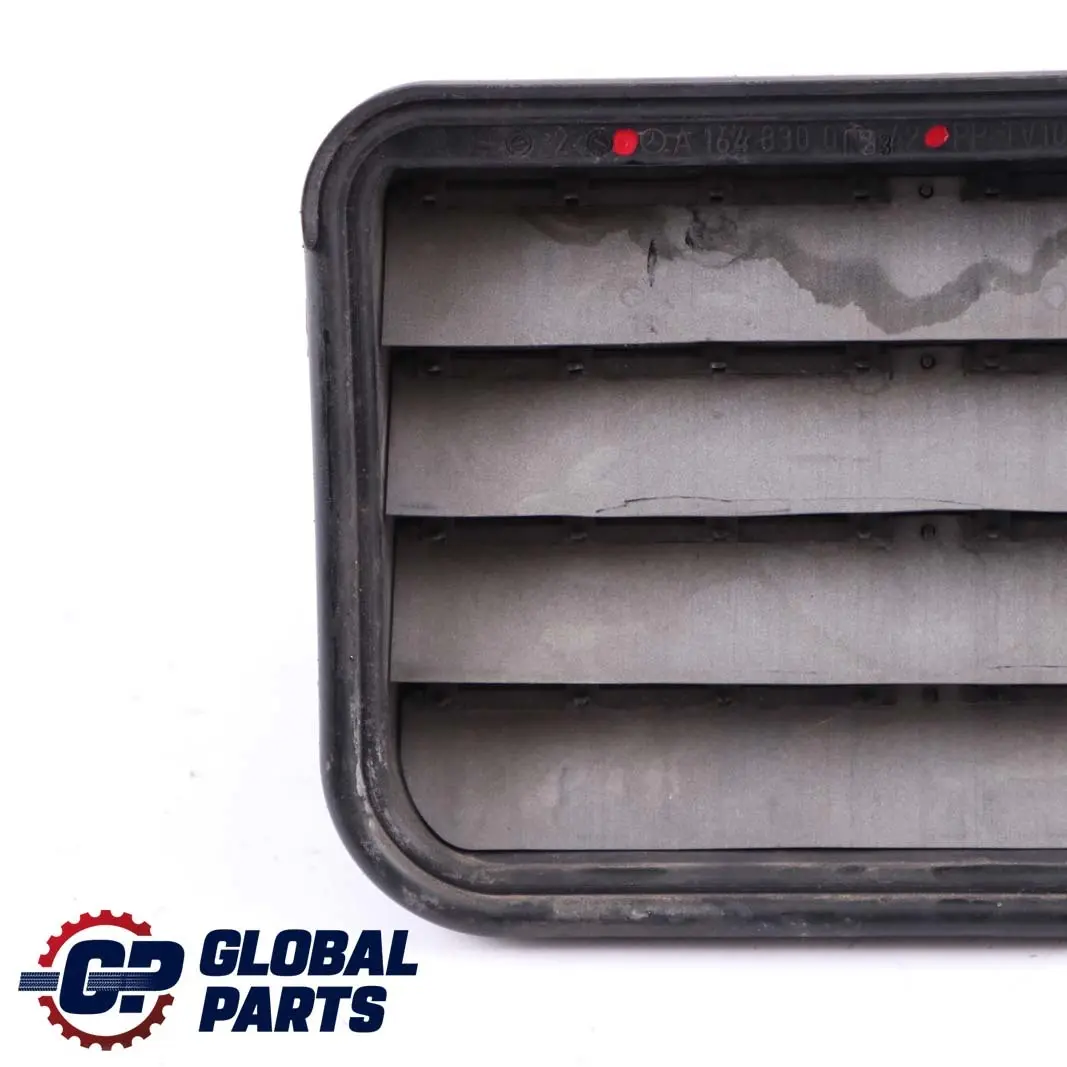 Classe M ML W164 Pannello ventilazione posteriore sinistro per Mercedes con numero di parte A1648300342 Mercedes Classe M ML W164 Pannello ventilazione posteriore sinistro - SKU A1648300342 - Numero di parte A1648300342