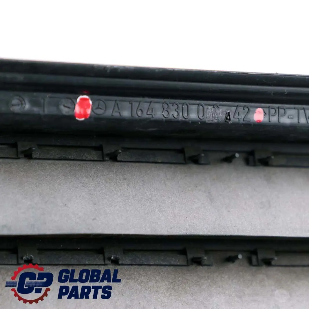 M-Klasse ML W164 Hinten Rechts Lüftungsklappe Panel für Mercedes mit Teilenummer A1648300442 Mercedes M-Klasse ML W164 Hinten Rechts Lüftungsklappe Panel - SKU A1648300442 - Teilenummer A1648300442