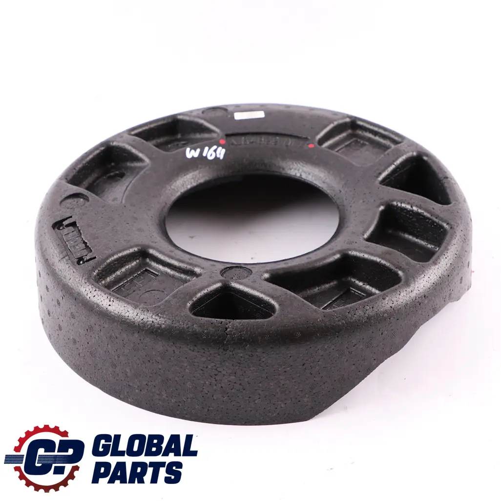 Uchwyt Koła Zapasowego Mocowanie do Mercedes W164 o numerze A1648991014 Mercedes W164 Uchwyt Koła Zapasowego Mocowanie - SKU A1648980014 - Numer Części A1648991014