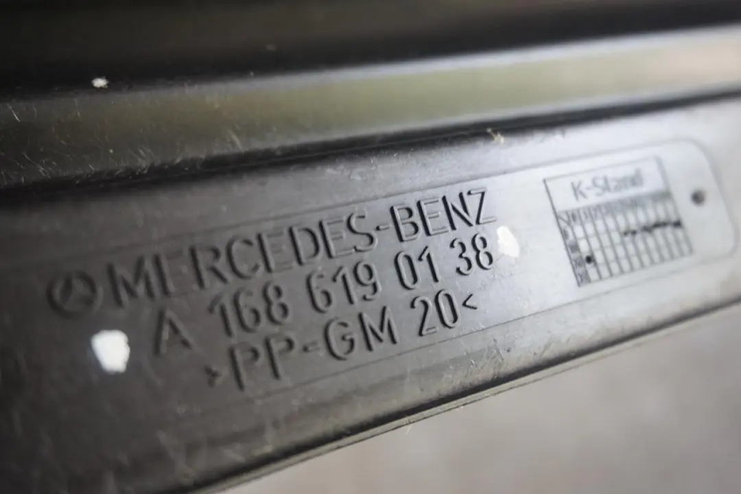 Klasse W168 Schwellerleiste Blende Schweller Links Grundiert für Mercedes A mit Teilenummer A1686190138 Mercedes A Klasse W168 Schwellerleiste Blende Schweller Links Grundiert - SKU A1686190138 - Teilenummer A1686190138