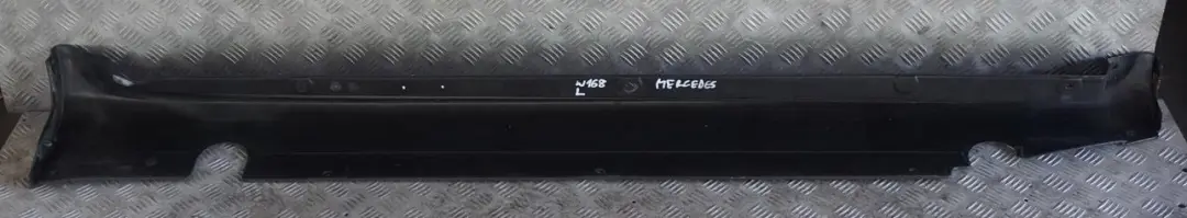 Klasse W168 Schwellerleiste Blende Schweller Links Grundiert für Mercedes A mit Teilenummer A1686190138 Mercedes A Klasse W168 Schwellerleiste Blende Schweller Links Grundiert - SKU A1686190138 - Teilenummer A1686190138