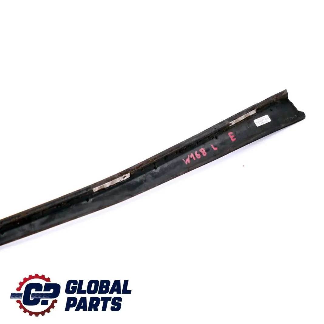 Striscia Trim Parabrezza goccia anteriore sinistra N/S per Mercedes W168 con numero di parte A1686700108 Mercedes W168 Striscia Trim Parabrezza goccia anteriore sinistra N/S - SKU A1686700108 - Numero di parte A1686700108