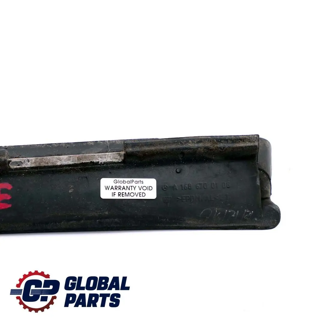 Striscia Trim Parabrezza goccia anteriore sinistra N/S per Mercedes W168 con numero di parte A1686700108 Mercedes W168 Striscia Trim Parabrezza goccia anteriore sinistra N/S - SKU A1686700108 - Numero di parte A1686700108