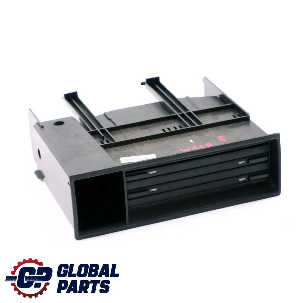 Mercedes-Benz W168 Revetement Cd-Plat Support pour à propos du numéro de pièce A1686800814 Mercedes-Benz W168 Revetement Cd-Plat Support - SKU A1686800814 - Numéro de pièce A1686800814