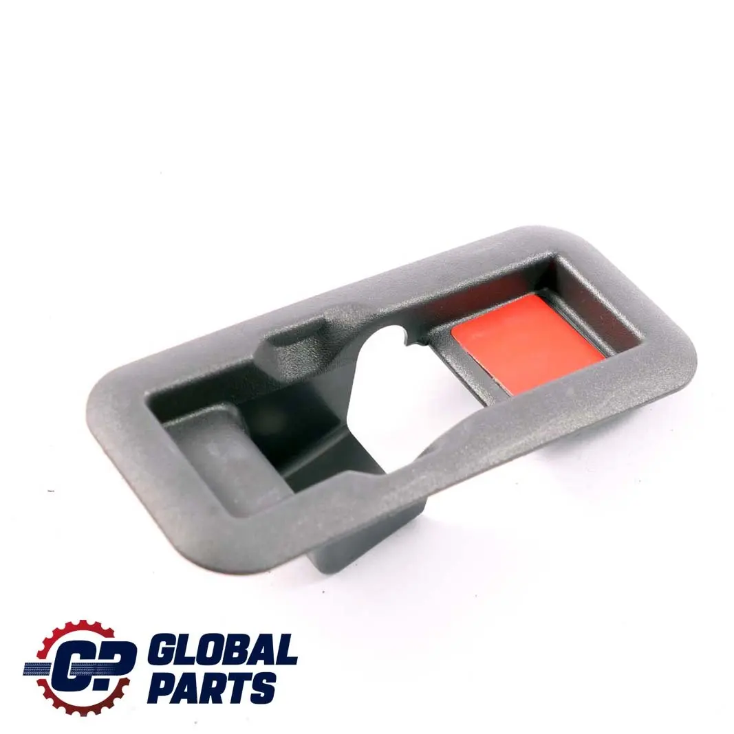 Asiento trasero clip De montaje De La cubierta para Mercedes W168 con número de pieza A1686802117 Mercedes W168 Asiento trasero clip De montaje De La cubierta - SKU A1686802117 - Número de pieza A1686802117