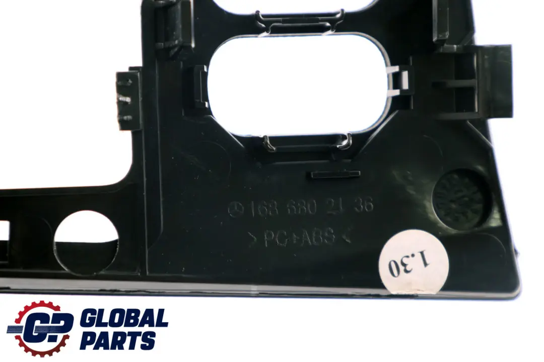 Tapa Panel Marco Embellecedor Consola Central para Mercedes W168 con número de pieza A1686802136 Mercedes W168 Tapa Panel Marco Embellecedor Consola Central - SKU A1686802136 - Número de pieza A1686802136