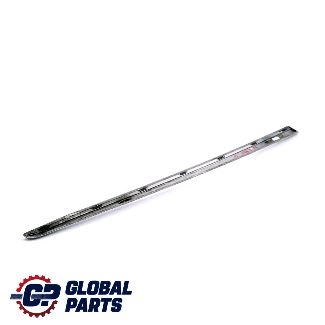 Striscia Rivestimento Porta Anteriore Destra Argento Polare 761 per Mercedes W168 con numero di parte A1686981462 Mercedes W168 Striscia Rivestimento Porta Anteriore Destra Argento Polare 761 - SKU A1686981462-PS - Numero di parte A1686981462