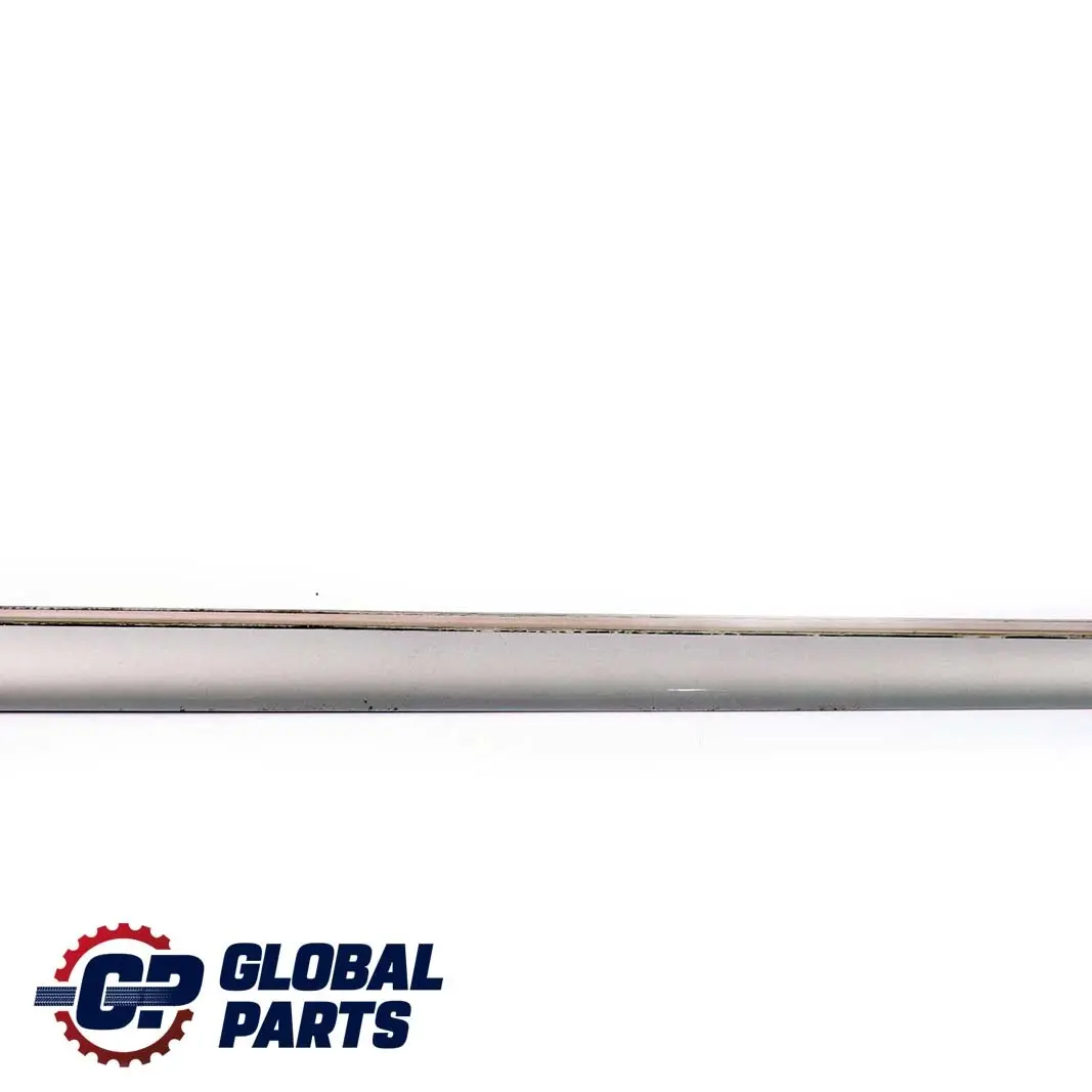 Striscia Rivestimento Porta Anteriore Destra Argento Polare 761 per Mercedes W168 con numero di parte A1686981462 Mercedes W168 Striscia Rivestimento Porta Anteriore Destra Argento Polare 761 - SKU A1686981462-PS - Numero di parte A1686981462