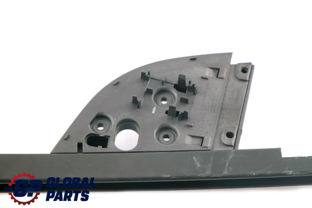 Delantero Izquierdo Puerta Cuarto Ventana Guia para Mercedes A W168 con número de pieza A1687200517 Mercedes A W168 Delantero Izquierdo Puerta Cuarto Ventana Guia - SKU A1687200517 - Número de pieza A1687200517