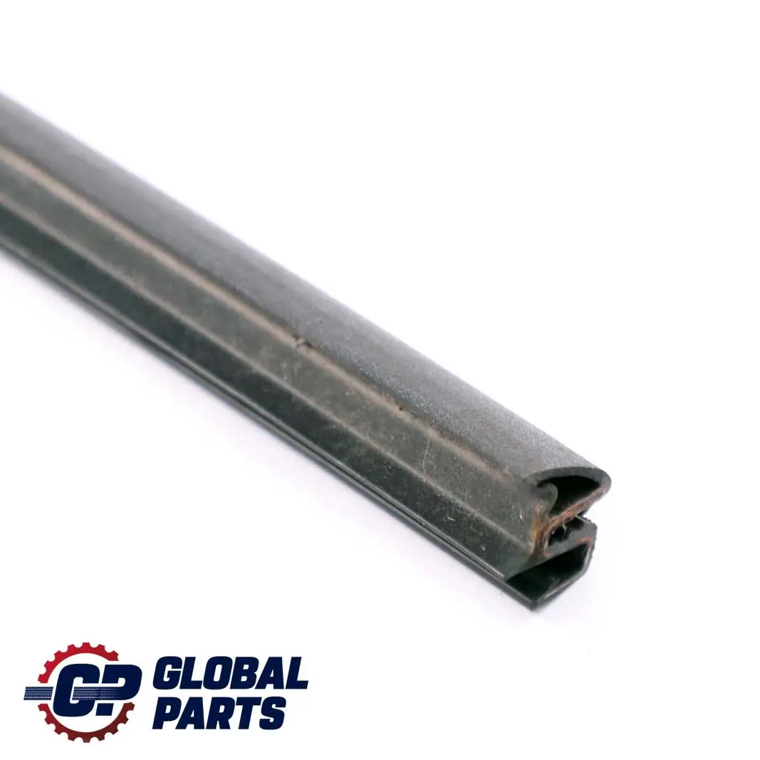 Mercedes-Benz A W168 Rear Left Door Window Sealing Rail Inside para con número de pieza A1687350365 Mercedes-Benz A W168 Rear Left Door Window Sealing Rail Inside - SKU A1687350365 - Número de pieza A1687350365