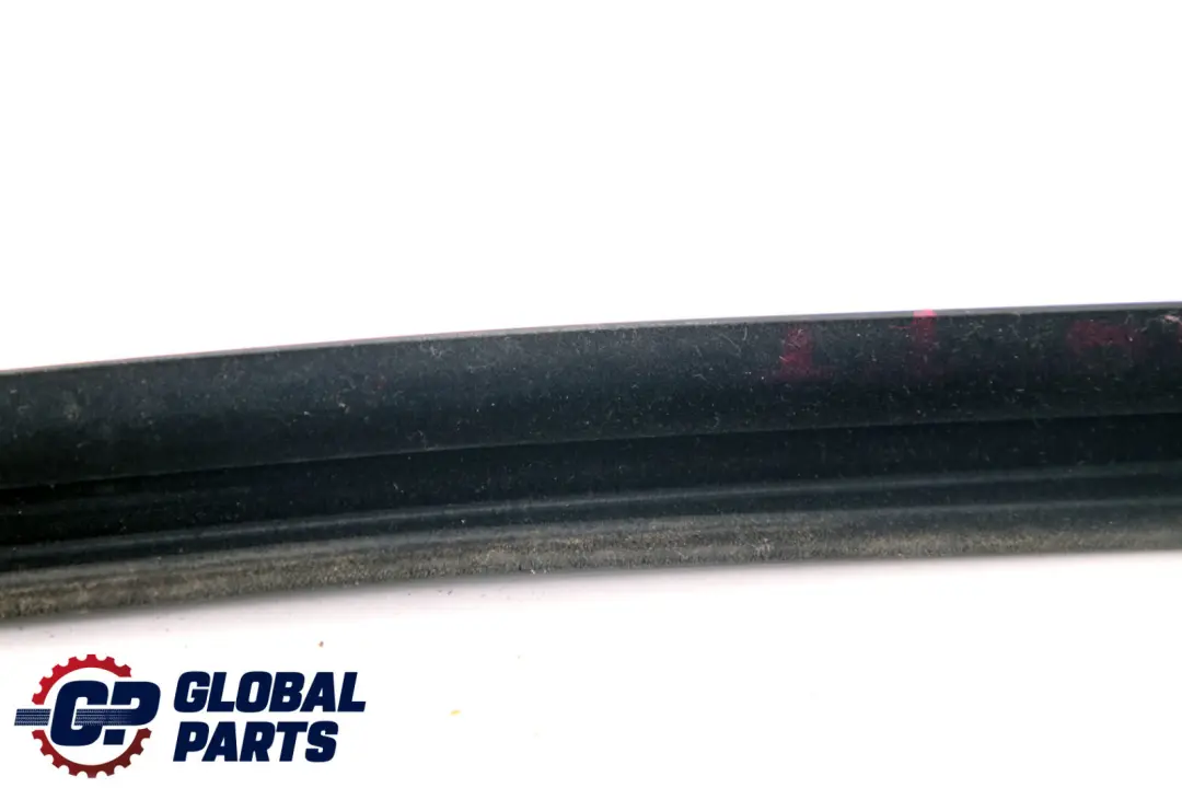  Mercedes-Benz W168 Porte Arriere Droite Guidage de Fenetre - SKU A1687350625 - Numéro de pièce A1687350625