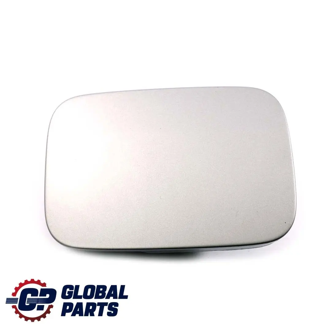 Benz a Class W168 Sportellino Serbatoio Tappo Moonlight Argento - 706 per Mercedes con numero di parte A1687500106 Mercedes Benz a Class W168 Sportellino Serbatoio Tappo Moonlight Argento - 706 - SKU A1687500106-MOON - Numero di parte A1687500106