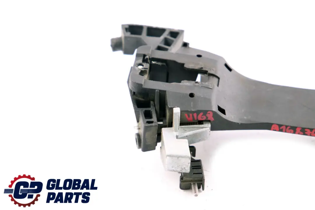 Benz W168 Puerta Trasera Derecha Manija Soporte Rodamiento Abrazadera para Mercedes con número de pieza A1687601634 Mercedes Benz W168 Puerta Trasera Derecha Manija Soporte Rodamiento Abrazadera - SKU A1687601634 - Número de pieza A1687601634
