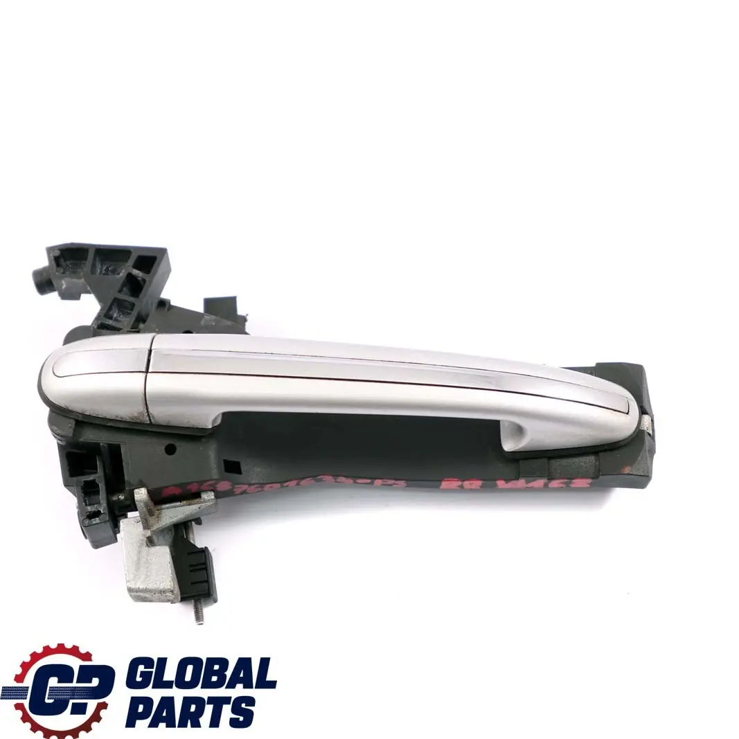 Puerta Trasera Derecha Tirador Plata Polar Metalizado 761 para Mercedes W168 con número de pieza A1687601634 Mercedes W168 Puerta Trasera Derecha Tirador Plata Polar Metalizado 761 - SKU A1687601634-PS - Número de pieza A1687601634