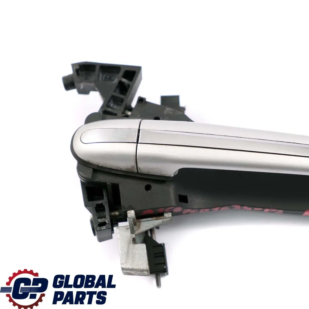 Mercedes-Benz A W168 Tür Hinten Rechts Handgriff Polar Silver Silber 761 für mit Teilenummer A1687601634 Mercedes-Benz A W168 Tür Hinten Rechts Handgriff Polar Silver Silber 761 - SKU A1687601634-PS - Teilenummer A1687601634
