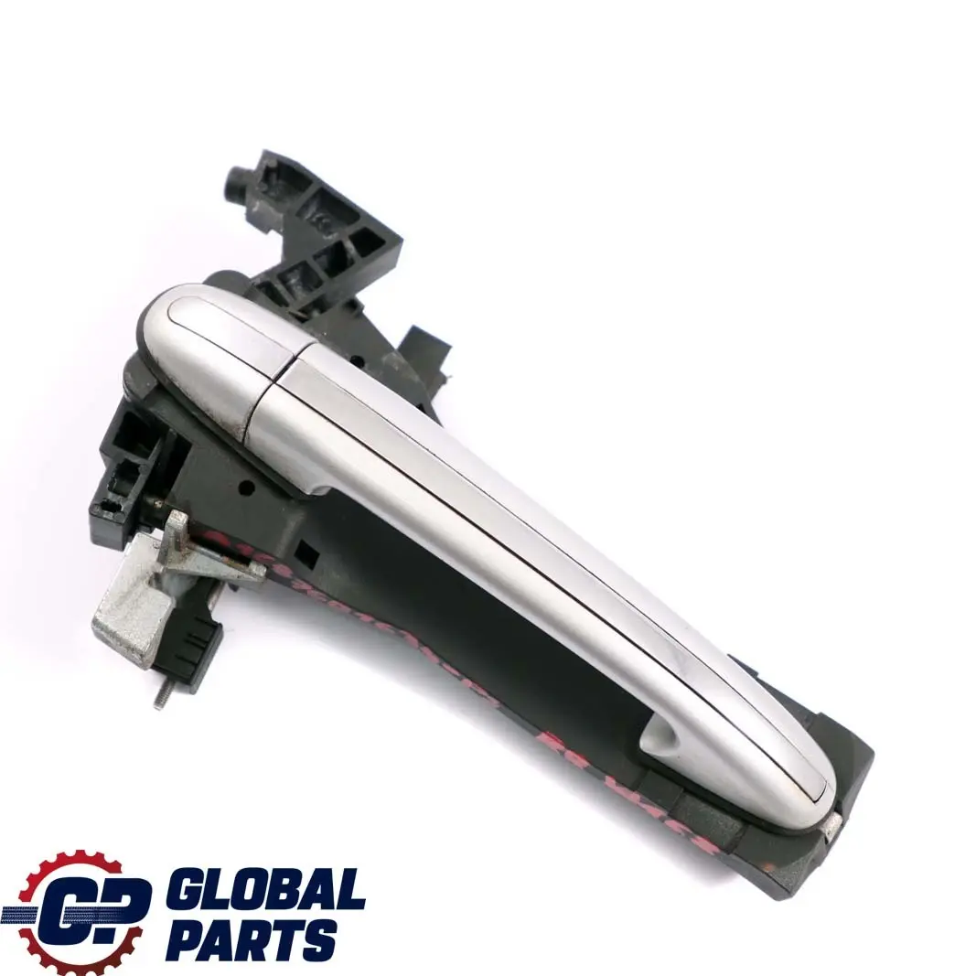 Puerta Trasera Derecha Tirador Plata Polar Metalizado 761 para Mercedes W168 con número de pieza A1687601634 Mercedes W168 Puerta Trasera Derecha Tirador Plata Polar Metalizado 761 - SKU A1687601634-PS - Número de pieza A1687601634