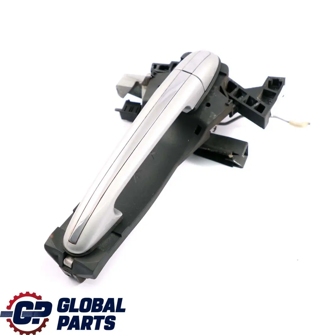 Puerta Trasera Derecha Tirador Plata Polar Metalizado 761 para Mercedes W168 con número de pieza A1687601634 Mercedes W168 Puerta Trasera Derecha Tirador Plata Polar Metalizado 761 - SKU A1687601634-PS - Número de pieza A1687601634