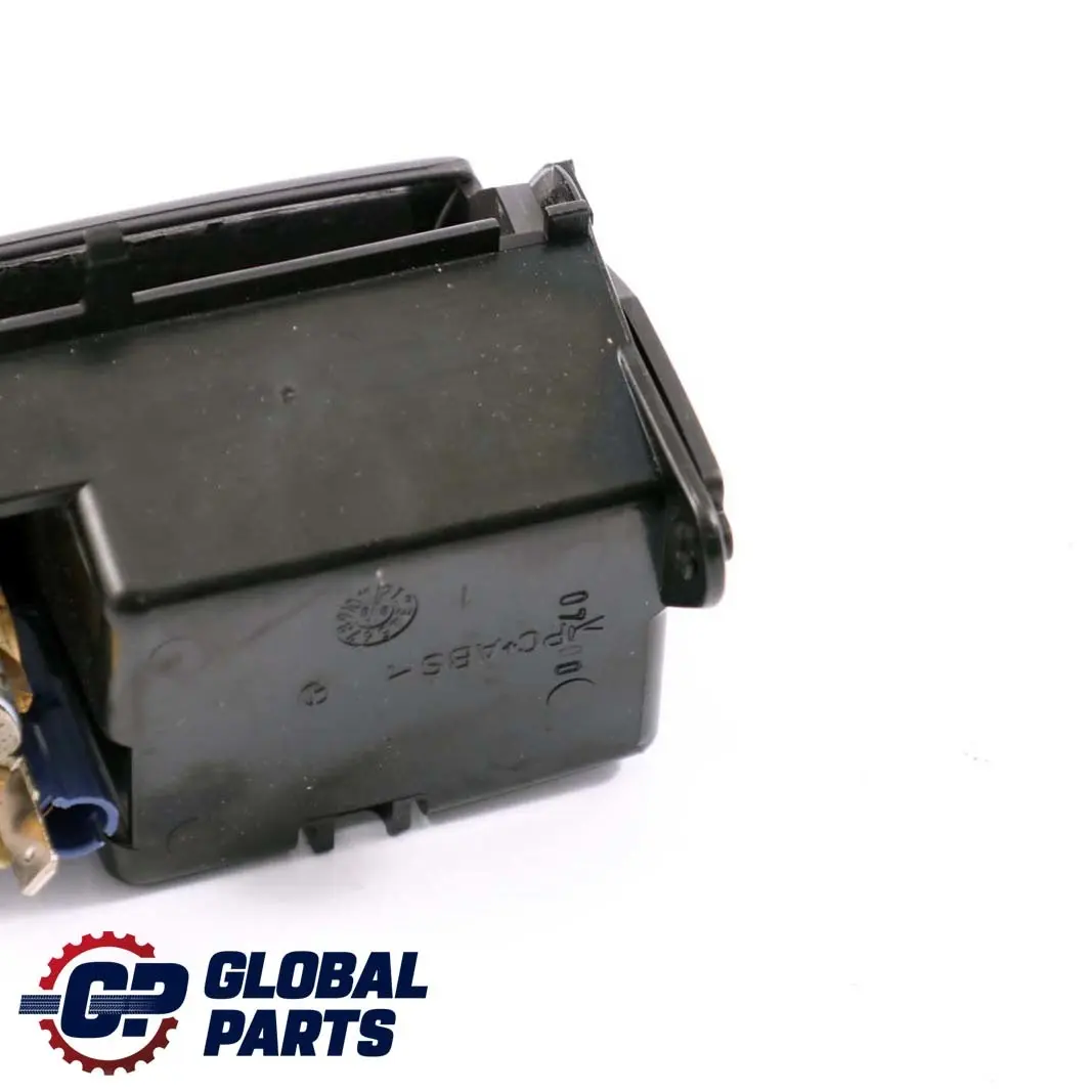 Mercedes-Benz W168 Console Centrale Cendrier etagere Calcinateur pour à propos du numéro de pièce A1688100130 Mercedes-Benz W168 Console Centrale Cendrier etagere Calcinateur - SKU A1688100130 - Numéro de pièce A1688100130