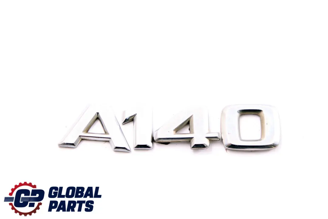 Trasero Maletero Portón Trasero Adherido Emblema Lettering A140 para Mercedes W169 con número de pieza A1688170215 Mercedes W169 Trasero Maletero Portón Trasero Adherido Emblema Lettering A140 - SKU A1688170215 - Número de pieza A1688170215