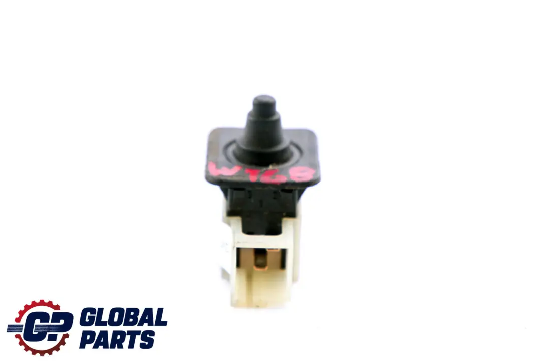 Türkontakt Innenlichtschalter für Mercedes W168 W203 W210 mit Teilenummer A1688201910 Mercedes W168 W203 W210 Türkontakt Innenlichtschalter - SKU A1688201910 - Teilenummer A1688201910