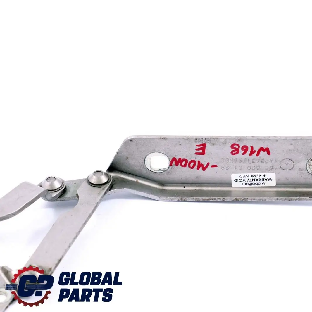 Cerniera sinistra N/S Cofano anteriore Argento Chiaro A1688800128 per Mercedes W168 con numero di parte A1688800228 Mercedes W168 Cerniera sinistra N/S Cofano anteriore Argento Chiaro A1688800128 - SKU A1688800128-MOON - Numero di parte A1688800228