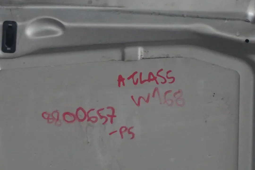 A-Klasse W168 Motorhaube Frontklappe Polar Silber Metallic - 761 für Mercedes mit Teilenummer A1688800657 Mercedes A-Klasse W168 Motorhaube Frontklappe Polar Silber Metallic - 761 - SKU A1688800657-PS - Teilenummer A1688800657
