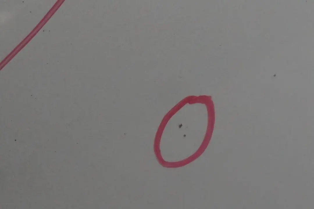 Mercedes W168 Capo Panel embellecedor del capo Plata Polar Metalizado - 761 - SKU A1688800657-PS - Número de pieza A1688800657