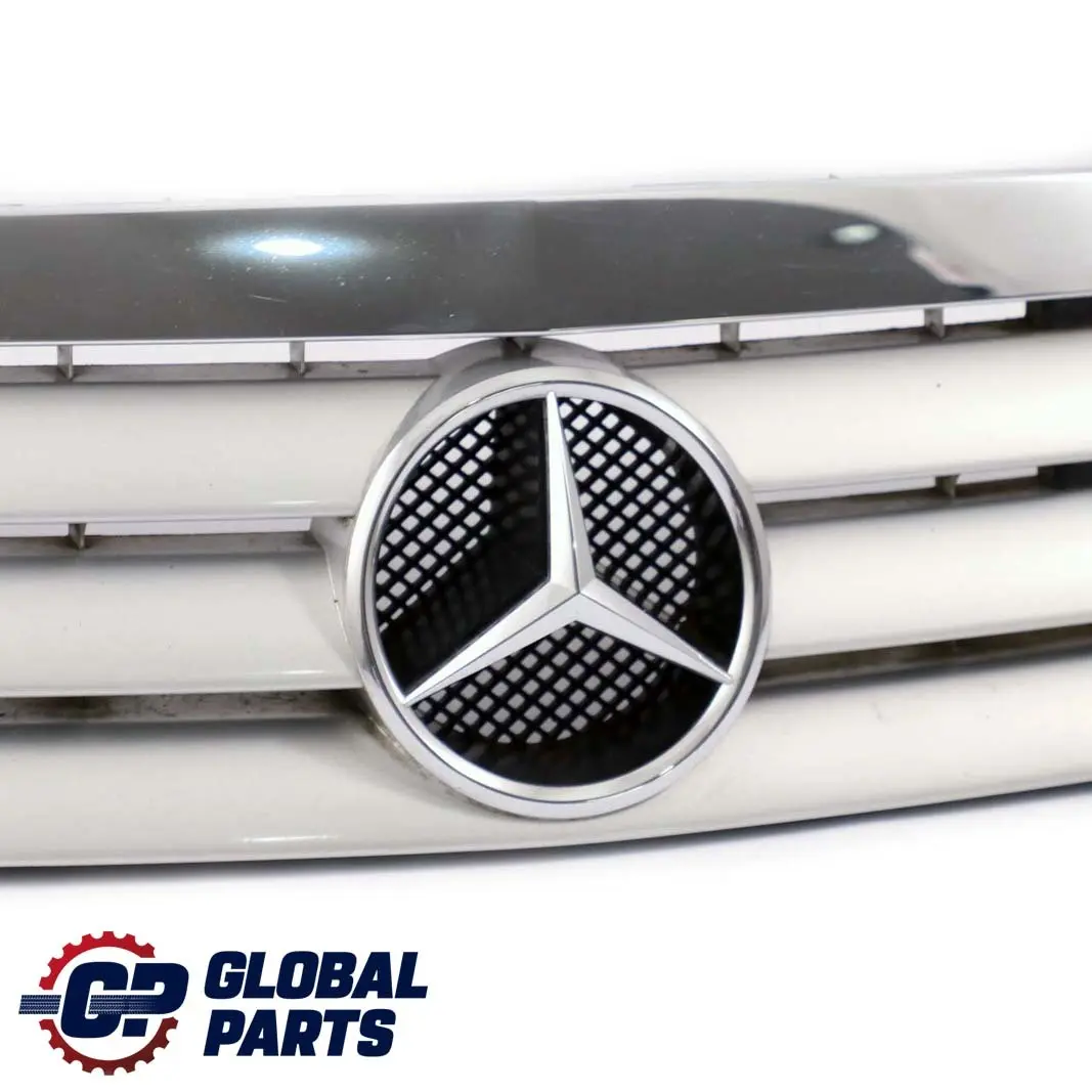 Mercedes-Benz A W168 Capo Delantero Capo Radiador Rejilla Haz Moonlight Plata para con número de pieza A1688880360 Mercedes-Benz A W168 Capo Delantero Capo Radiador Rejilla Haz Moonlight Plata - SKU A1688880360-MOON - Número de pieza A1688880360