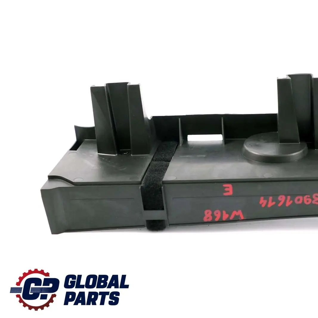 Classe A W168 Coperchio rivestimento Porta cric A1688990914 per Mercedes con numero di parte A1688901614 Mercedes Classe A W168 Coperchio rivestimento Porta cric A1688990914 - SKU A1688901614 - Numero di parte A1688901614