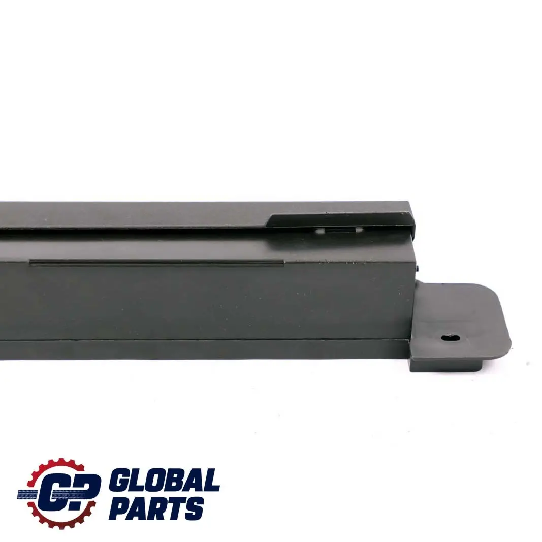 Mercedes-Benz A-Klass W168 Triangle de Signalisation Boite pour à propos du numéro de pièce A1688990814 Mercedes-Benz A-Klass W168 Triangle de Signalisation Boite - SKU A1688990814-1 - Numéro de pièce A1688990814