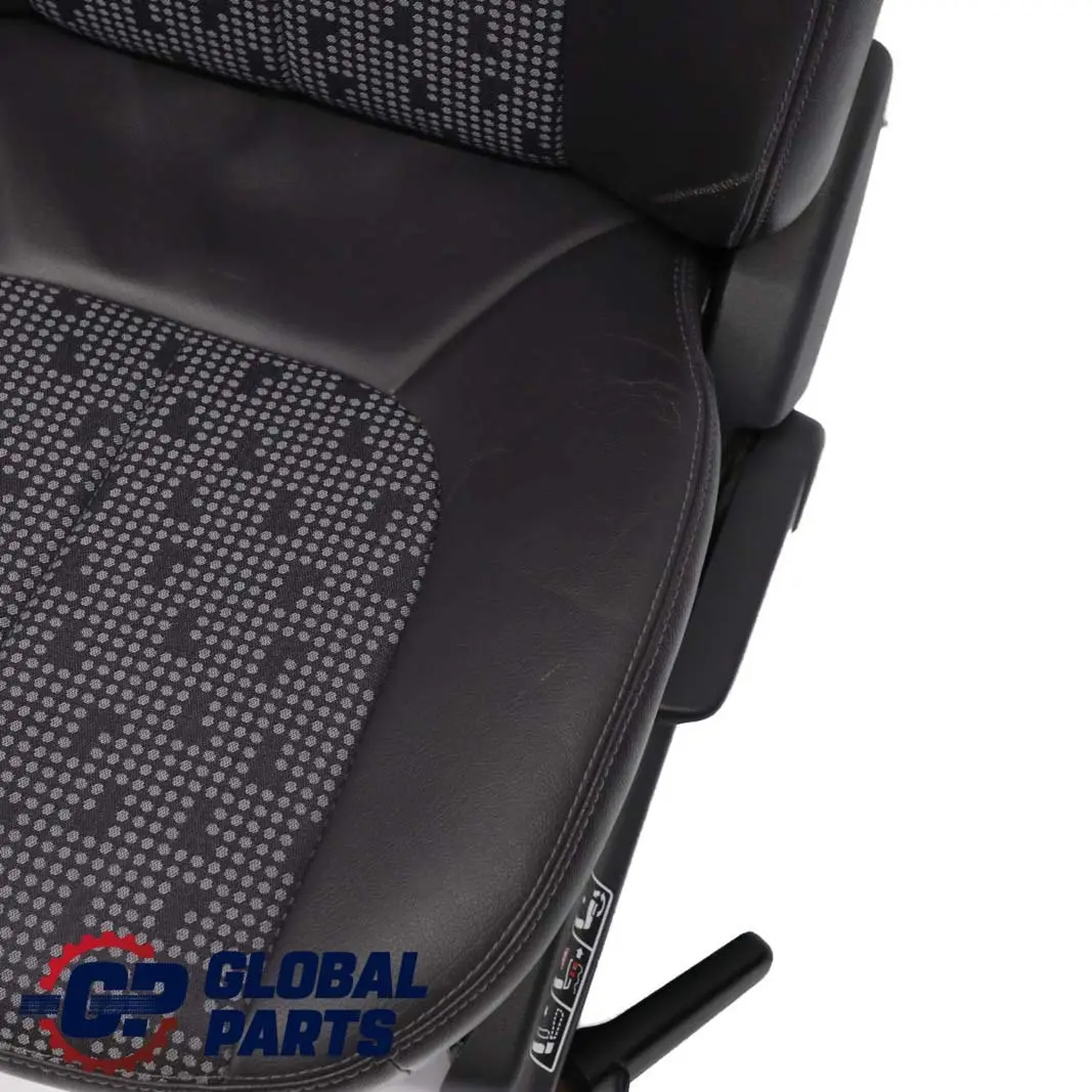 Mercedes-Benz W168 Siège avant gauche en tissu / cuir gris ardoise Magnum Dali pour à propos du numéro de pièce A1689140116 Mercedes-Benz W168 Siège avant gauche en tissu / cuir gris ardoise Magnum Dali - SKU A1689140116-1 - Numéro de pièce A1689140116