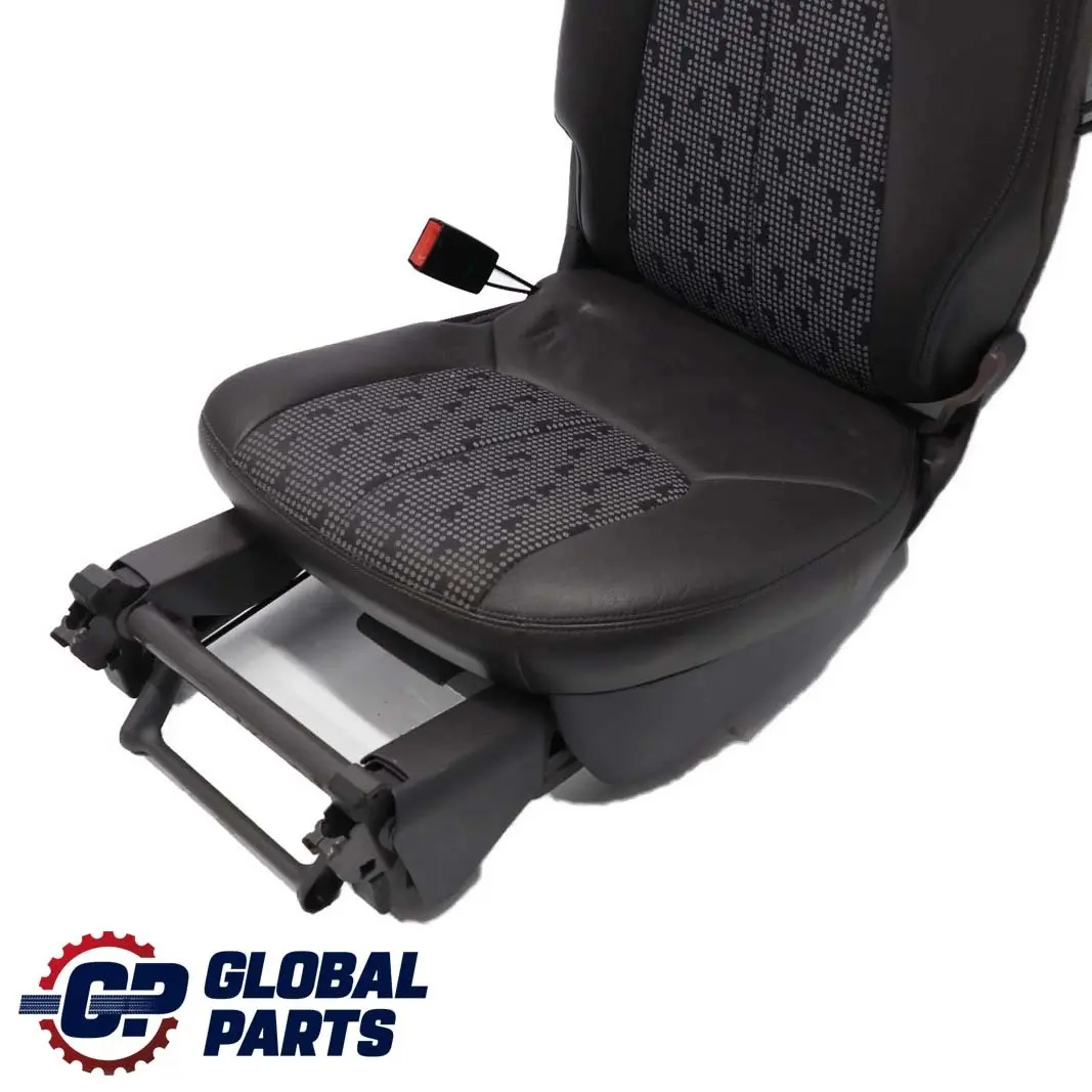 Mercedes-Benz W168 Tessuto/Pelle Grigio Ardesia Posteriore SX Sedile Magnu per con numero di parte A1689200147 Mercedes-Benz W168 Tessuto/Pelle Grigio Ardesia Posteriore SX Sedile Magnu - SKU A1689200147 - Numero di parte A1689200147