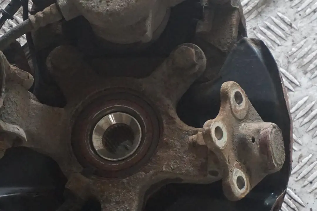 Mercedes B Class B 180 CDI W245 Front Right O/S Suspension Leg Brake Wheel Hub - SKU A1693201730-1 - Part number A1693201730