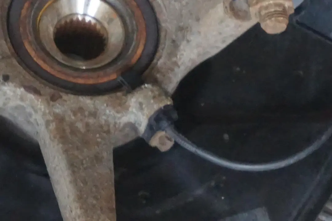 Mercedes B Class B 180 CDI W245 Front Right O/S Suspension Leg Brake Wheel Hub - SKU A1693201730 - Part number A1693201730