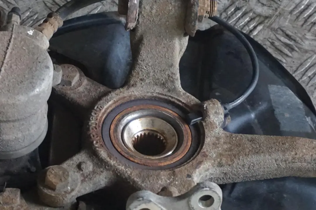 Class B 180 CDI W245 Front Right O/S Suspension Leg Brake Wheel Hub to Mercedes B with Part number A1693201730 Mercedes B Class B 180 CDI W245 Front Right O/S Suspension Leg Brake Wheel Hub - SKU A1693201730 - Part number A1693201730