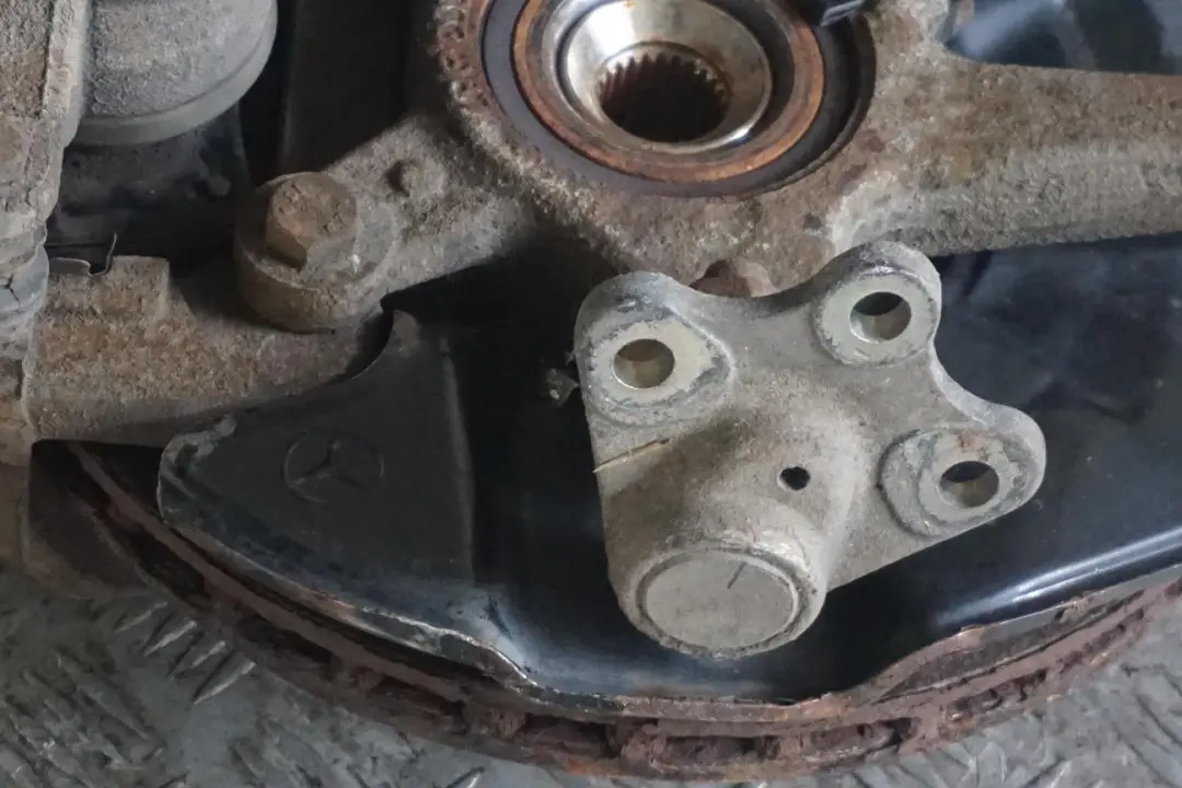 Mercedes B Class B 180 CDI W245 Front Left N/S Suspension Leg Brake Wheel Hub - SKU A1693201730 - Part number A1693201730