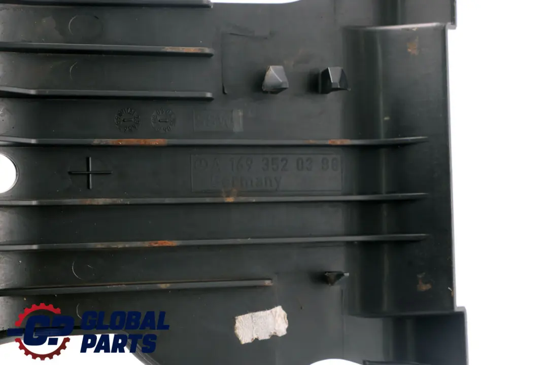 Tapa Carenado Embellecedor Tapa Estabilizadora para Mercedes W169 W245 con número de pieza A1693520388 Mercedes W169 W245 Tapa Carenado Embellecedor Tapa Estabilizadora - SKU A1693520388 - Número de pieza A1693520388