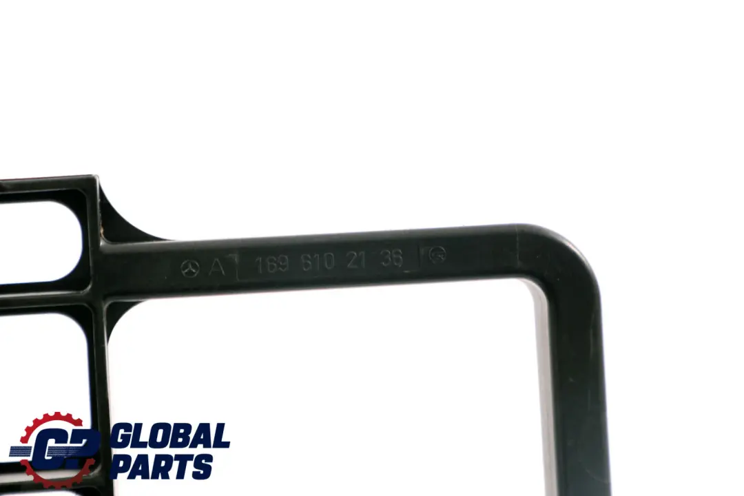 Uchwyt akumulatora do Mercedes W169 W245 o numerze A1696102136 Mercedes W169 W245 Uchwyt akumulatora - SKU A1696102136 - Numer Części A1696102136