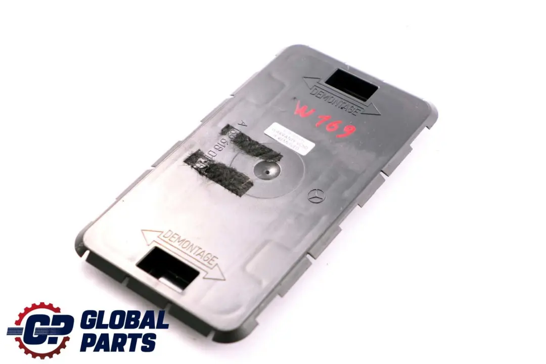 Osłona wnętrza lewa do Mercedes W169 W245 o numerze A1696180178 Mercedes W169 W245 Osłona wnętrza lewa - SKU A1696180178 - Numer Części A1696180178