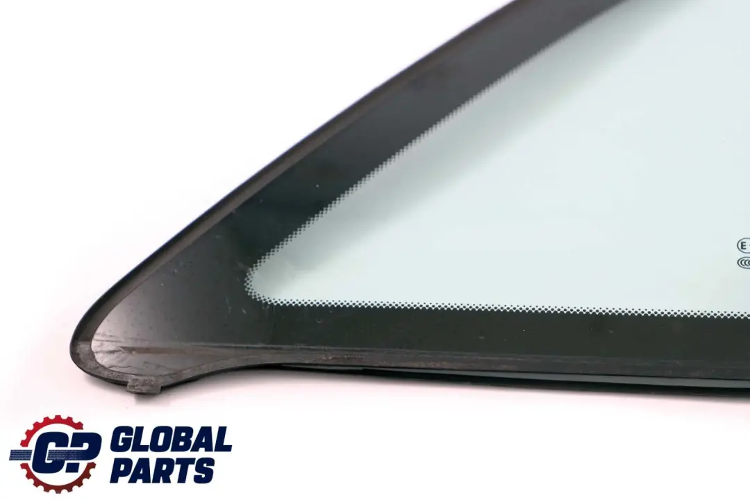 Fenêtre latérale arrière droite Verre vert AS2 pour Mercedes W245 à propos du numéro de pièce A1696701012 Mercedes W245 Fenêtre latérale arrière droite Verre vert AS2 - SKU A1696701012 - Numéro de pièce A1696701012