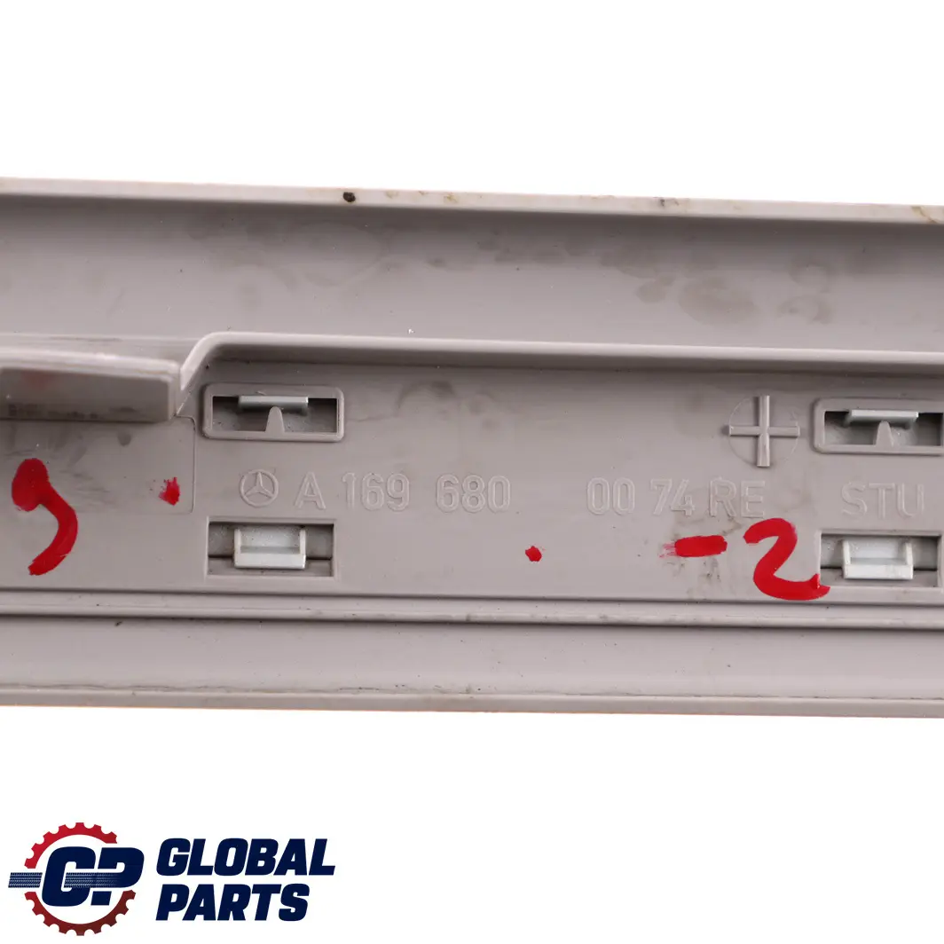 Listwa progowa Nakładka Przód Prawa Szara do Mercedes W169 o numerze A1696800074 Mercedes W169 Listwa progowa Nakładka Przód Prawa Szara - SKU A1696800074-2 - Numer Części A1696800074