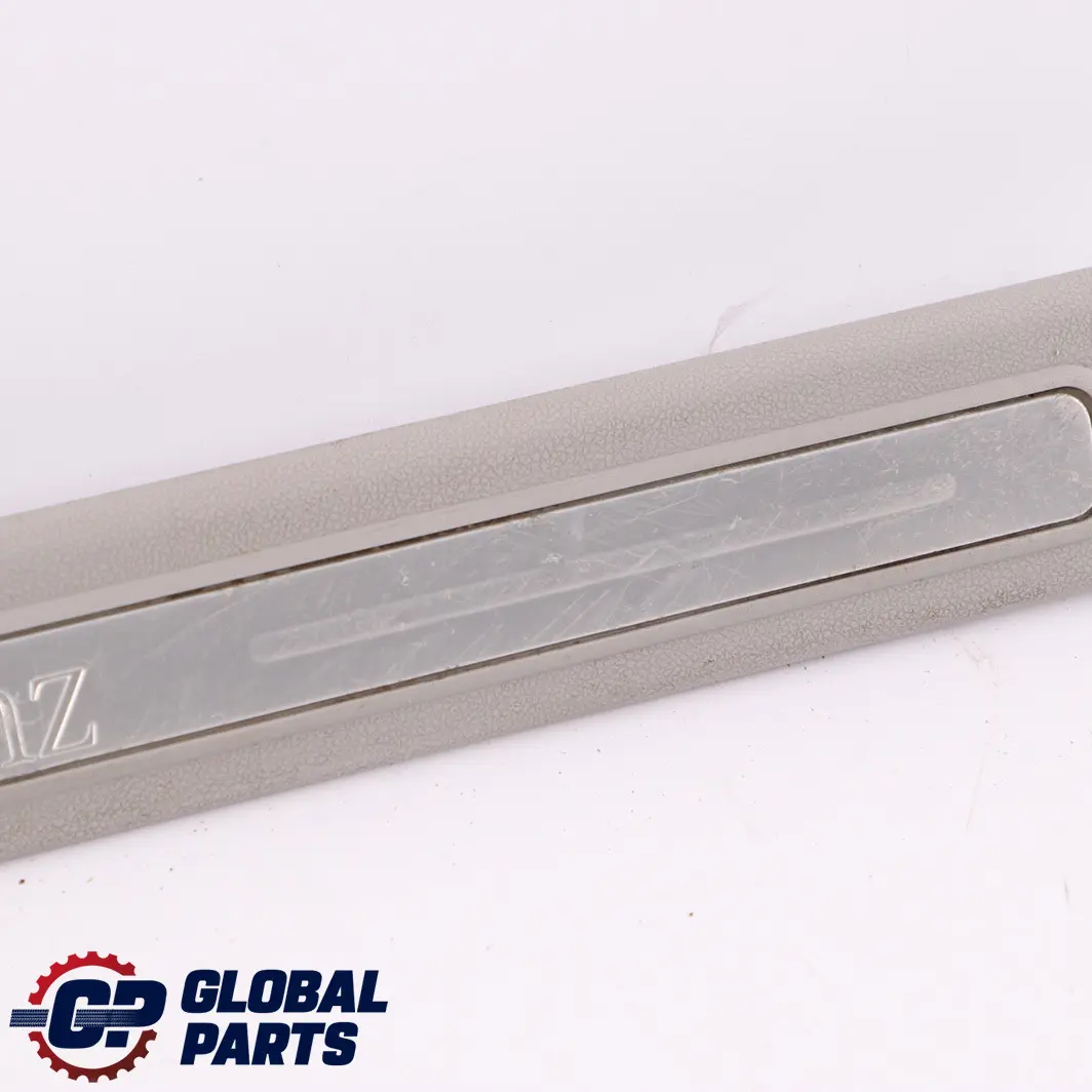 Embellecedor de umbral de puerta delantera derecha Mercedes W169 Gris para con número de pieza A1696800074 Embellecedor de umbral de puerta delantera derecha Mercedes W169 Gris - SKU A1696800074-2 - Número de pieza A1696800074